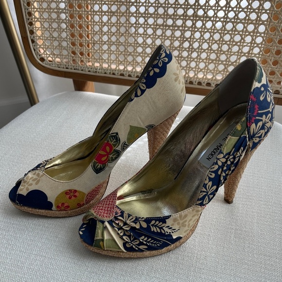Steve Madden Richhi floral print peep-toe heels | Blue, Cream, Red | Size 8 - Picture 2 of 15